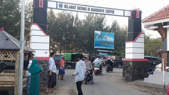 
					Libur Lebaran, Pantai Duta Diserbu 8.000 Pengunjung