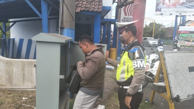
					Urai Kemacetan, Satlantas Polresta Probolinggo Tambah Timer Lampu Hijau