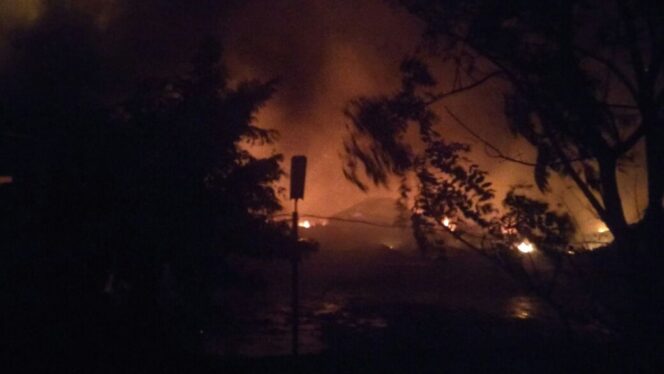 
					PT. Eratex Djaja Terbakar, Karyawan Pingsan dan Panik