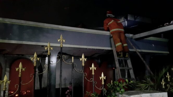 
					Setelah Dua Jam, Kebakaran Rumah di Jati Akhirnya Padam
