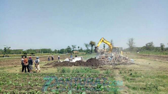 
					Warga Sebut Pembongkaran Nisan Bintaos Didasari Kecemburuan Sosial