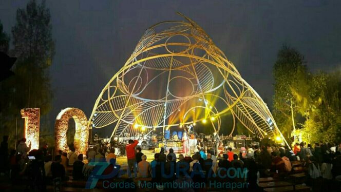 
					Siapkan Jazz Pantai, Azwar Anas Belajar Jazz Gunung Bromo