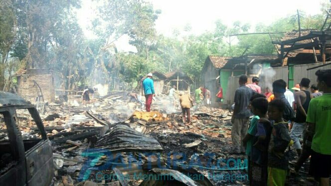 
					6 Rumah Warga di Sambirampak Lor Hangus Terbakar