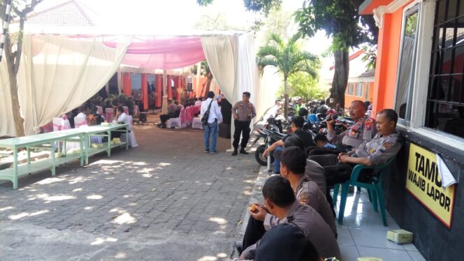 
					Rawan Ricuh, Rapat Pleno Hasil Pilkada Kabupaten Probolinggo Dijaga Ketat