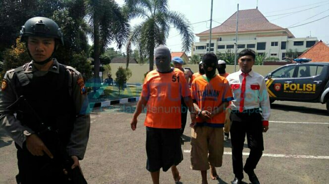 
					Peras Kades, Polisi OTT 2 Anggota LSM