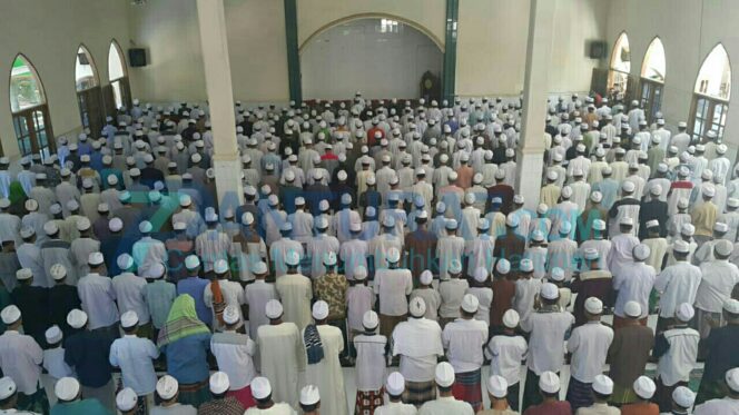 
					Peduli Gempa NTB, Ribuan Santri  Shalat Ghaib