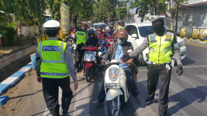 
					Razia di Traffic Light,  Kasat Lantas: Cegah Kejahatan di Jalan