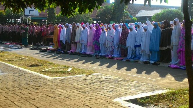 
					Siswa SMPN 4 Kota Pasuruan Shalat Ghaib Untuk Lombok