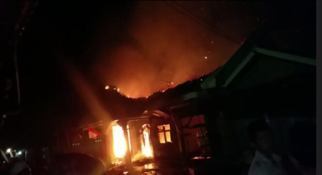 
					Terjadi Konsleting Listrik, Rumah dan Bengkel di Krucil Terbakar