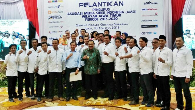 
					Di Gedung Grahadi Surabaya, Pengurus AMSI Jatim 2017-2020 Dilantik