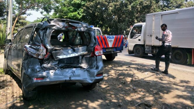 
					Brak!! Laka Beruntun di Gending Libatkan 6 Kendaraan
