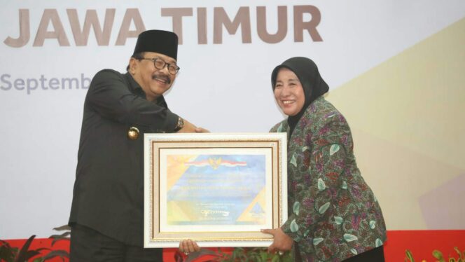 
					Diakhir Jabatan Rukmini, Pemkot Probolinggo Raih Piagam 