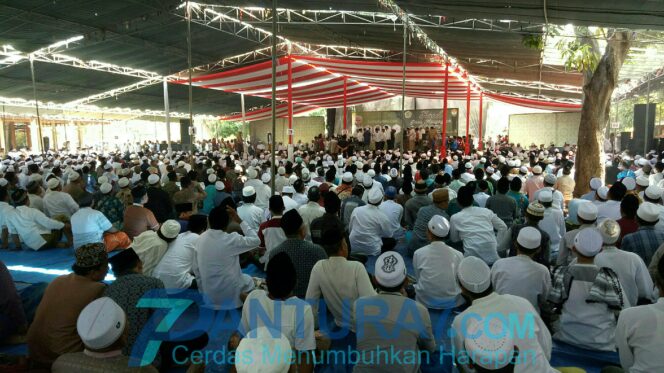 
					Hadiri Haul di Genggong, Mensos Agus Gumiwang Dorong Pesantren Preneur