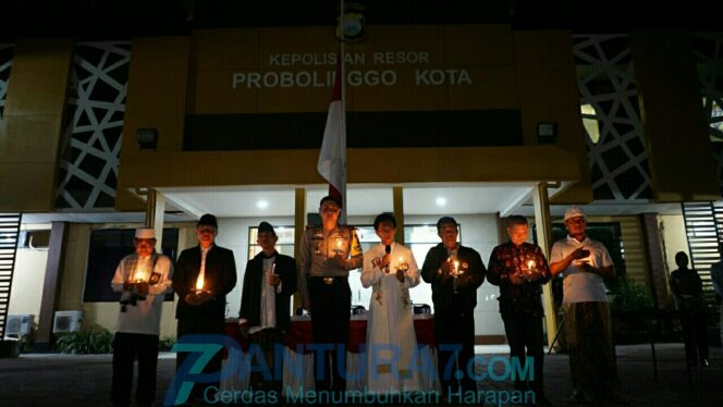 
					Polisi dan Tokoh Lintas Agama Kota Probolinggo Do’a Bersama Untuk Donggala