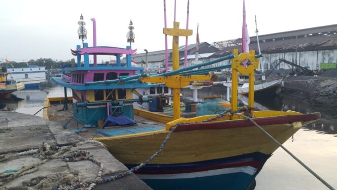 
					KM Cahaya Bahari Jaya Diduga Karam