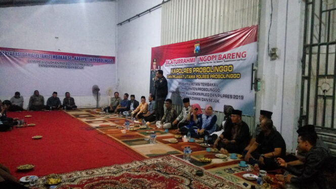 
					Jelang Pemilu 2019, Polres Probolinggo ‘Ngopi Bareng’ Petani Tembakau