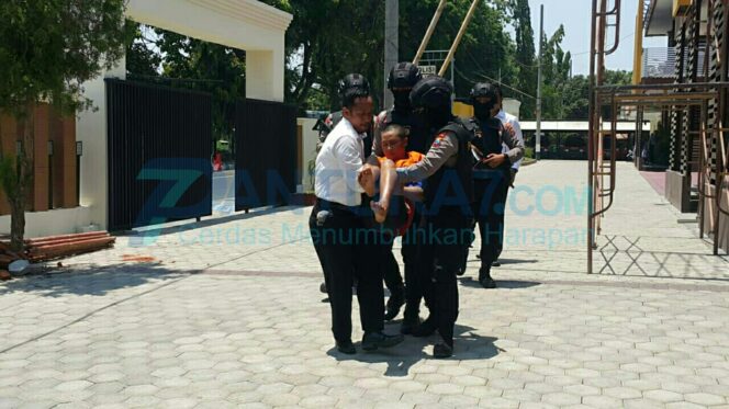 
					Spesialis Begal Modus Buka Rok Didor Polisi