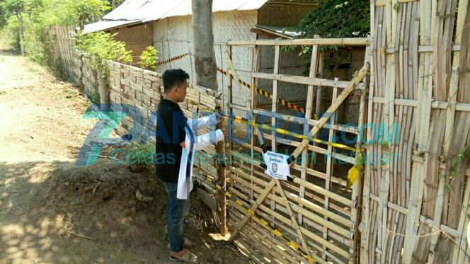 
					Pol PP Segel Warung Esek-esek di Kraksaan