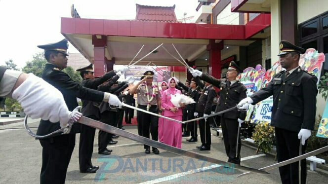 
					Mengenang AKBP Fadly Samad, Menyambut AKBP Eddwi Kurnianto