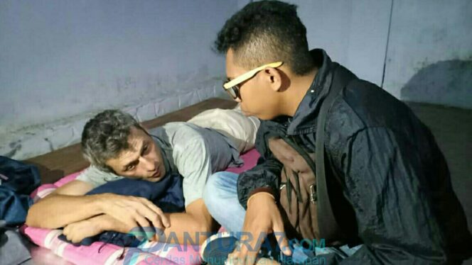 
					Bekal Habis, Turis Rusia Ini Justru Sakit