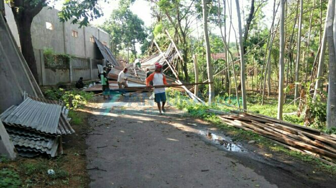 
					Akses Jalan Terdampak Puting Beliung Mulai Normal