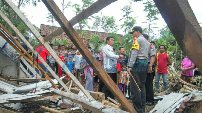
					Bantuan Kemanusiaan Untuk Korban Puting Beliung Terus Mengalir