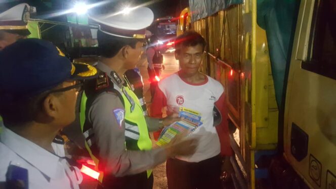 
					Berbahaya, Polisi Larang Truk ‘Goyang’