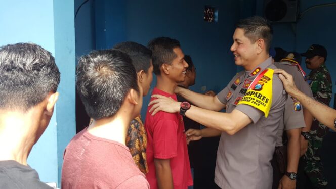 
					Ucap Syukur Warnai Kepulangan 7 ABK KM Multi Prima 1