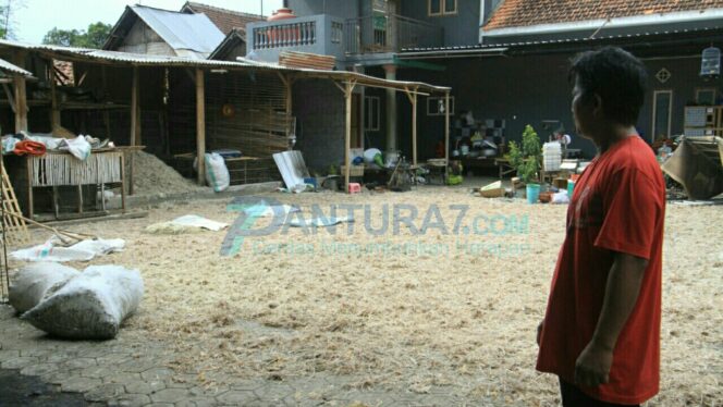 
					Warga Keluhkan Sungai Dicemari Limbah Ayam
