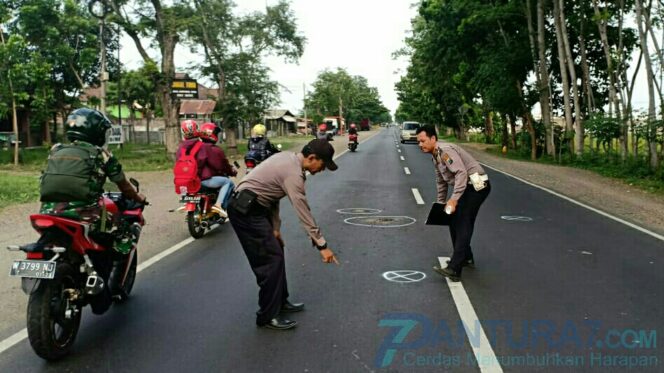 
					Ditabrak Dua Kendaraan, Pejalan Kaki Meregang Nyawa