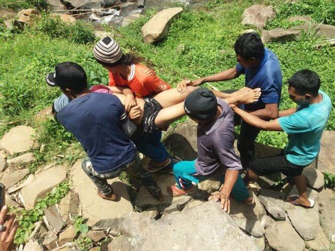 
					Tergelincir Saat Mandi di Air Terjun, Bocah SD Tewas
