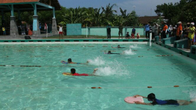 
					Jaring Atlet Porprov Melalui Lomba Renang Limit Time