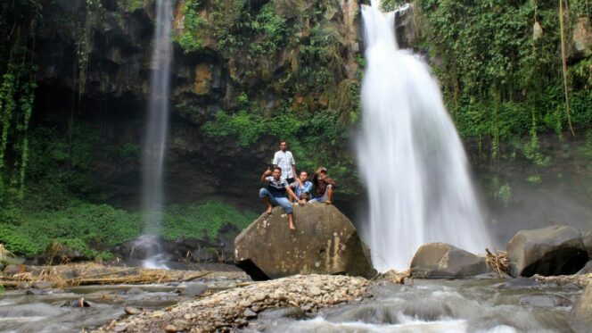 
					Air terjuj jaran goyang di Desa Guyangan, Kecamatan Krucil, Kabupaten Probolinggo, yang mulai diburu wisatawan. (Foto : ist). 