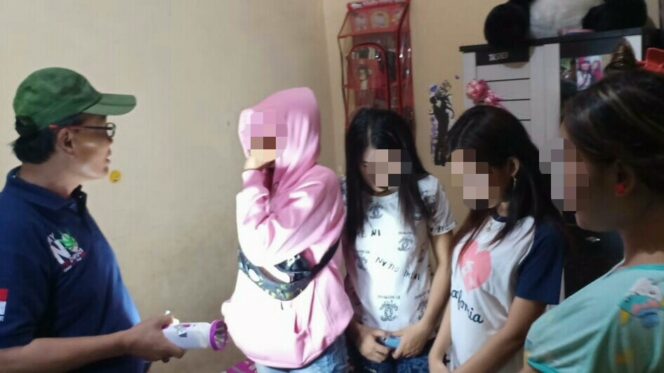 
					Sasar Narkoba-Miras, Polisi Justru Temukan Jimat Penglaris