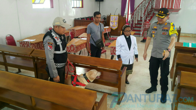 
					Jamin Keamanan Natal, Polisi Sterilisasi Gereja