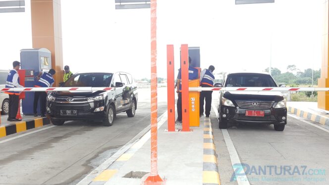 
					Sehari Dibuka, 413 Kendaraan Lintasi Tol Paspro