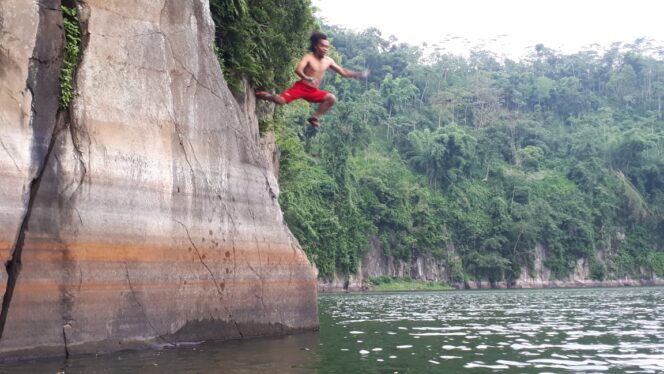 
					Menjajal Wisata Ekstrim nan Eksotik di Ranu Agung