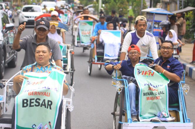 
					HPN, Wartawan Dikirab Naik Becak Hingga Disuapi Walikota