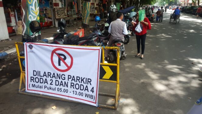 
					Relokasi Parkir, Macet Berkurang Tapi Toko Mengeluh