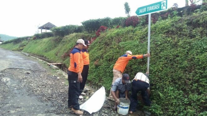 
					Rambu Peringatan dan Petunjuk Jalur Evakuasi Dipasang di Tiris