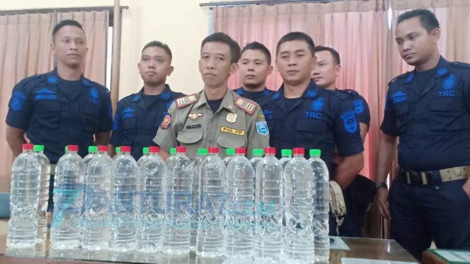 
					Razia Bocor, Pol PP Hanya Amankan Miras