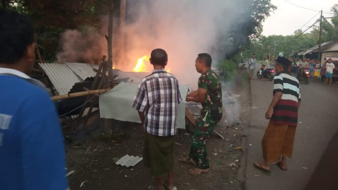 
					Buru Kucing, Toko Ludes Terbakar