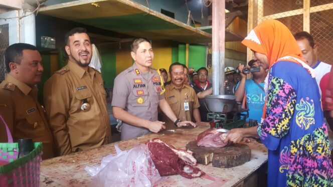 
					Jaga Stabilitas Harga, Kapolres dan Walikota Sidak Pasar