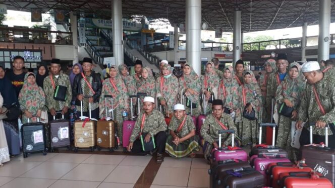 
					32 Jemaah Umrah Asal Probolinggo Telantar, Ini Ceritanya
