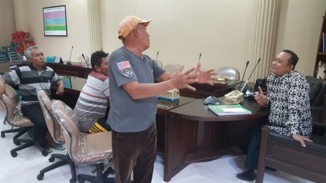 
					Terancam PKL Buah Bermotor, 3 Pedagang Pasar ‘Luruk’  DPRD
