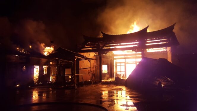 
					TITD Kota Probolinggo Terbakar Hebat