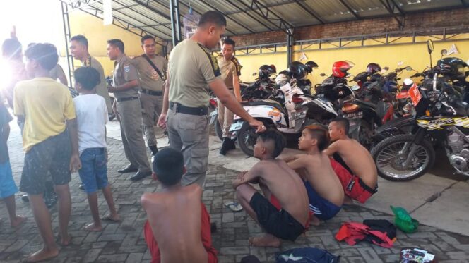 
					Ketagihan ‘Game’, 4 Pelajar Ngamen Jalanan
