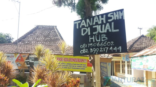 
					Kantor Kelurahan Triwung Lor yang bermasalah. (Foto : Rahmad Soleh).