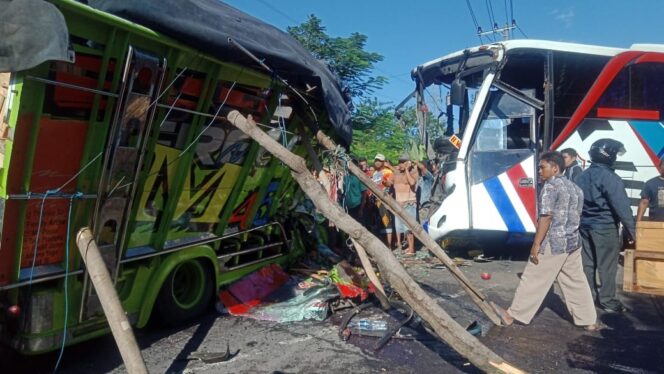 
					Bus Sasak Truk di Tegalsiwalan, 2 Sopir Tewas