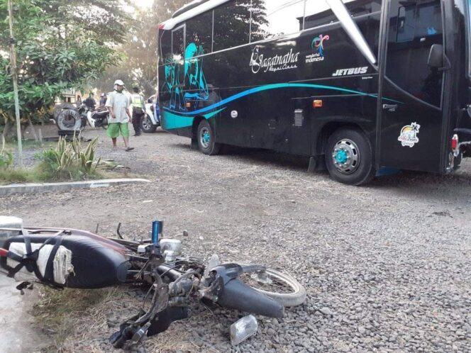 
					Nyebrang Jalan, Petani Tewas Dihantam Bus